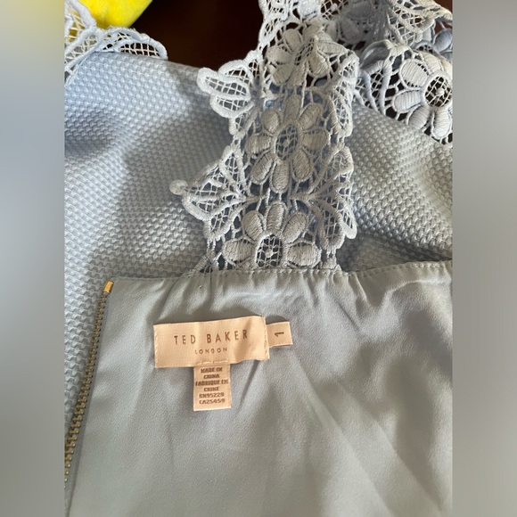 Size 1 - Pre-owned-Like new - Picture 3 of 4